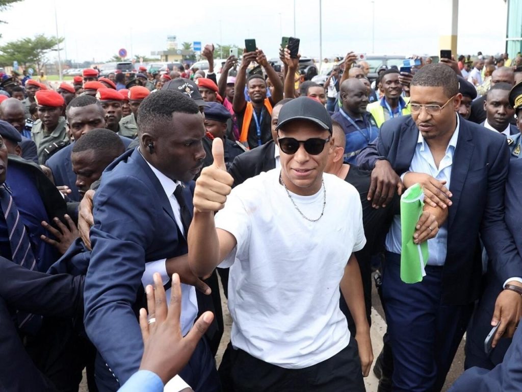 Cameroon and Algeria: Kylian Mbappé reconnects with his roots, through beautiful charitable projects