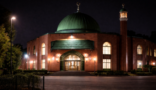 UK: Man arrested after entering mosque with ax during Tarawih prayer